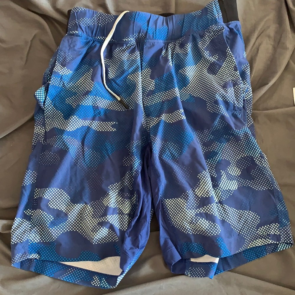 Lululemon men’s medium shorts